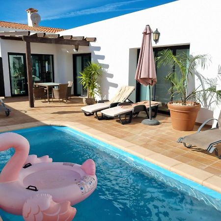 Beautiful Spacious Villa With Private Heated Pool In Лахарес Екстер'єр фото