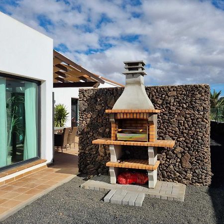 Beautiful Spacious Villa With Private Heated Pool In Лахарес Екстер'єр фото