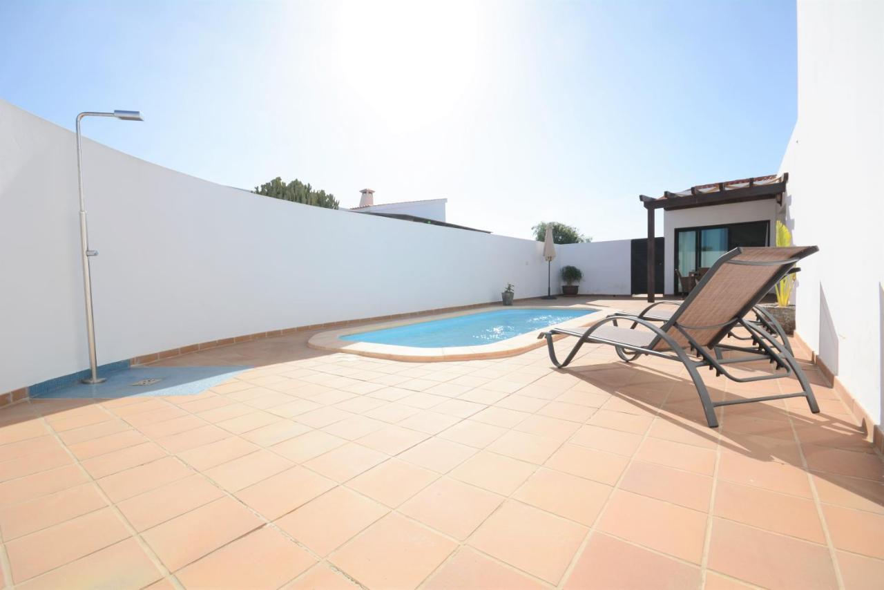 Beautiful Spacious Villa With Private Heated Pool In Лахарес Екстер'єр фото