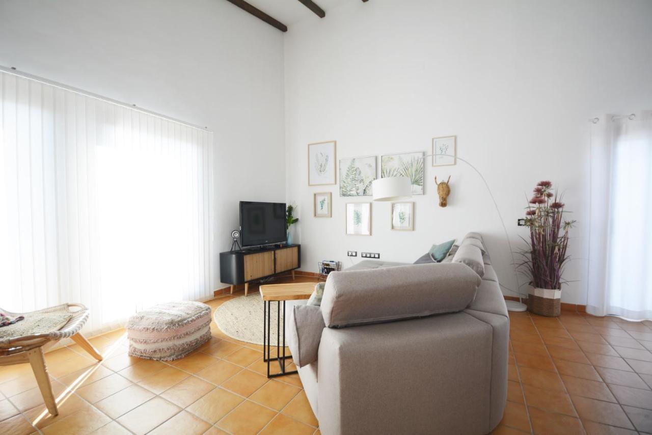 Beautiful Spacious Villa With Private Heated Pool In Лахарес Екстер'єр фото