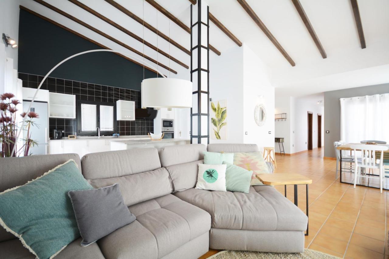 Beautiful Spacious Villa With Private Heated Pool In Лахарес Екстер'єр фото