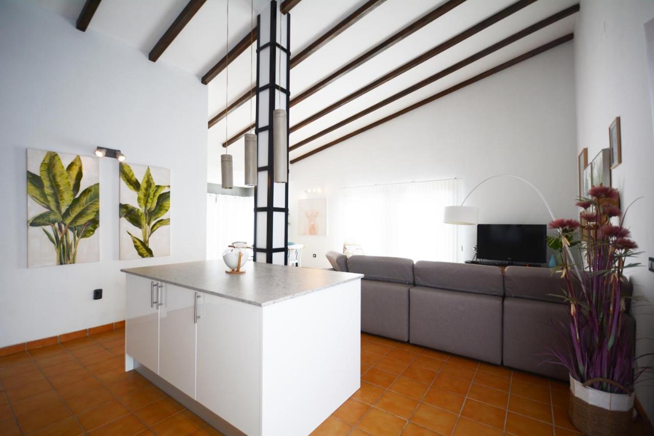 Beautiful Spacious Villa With Private Heated Pool In Лахарес Екстер'єр фото