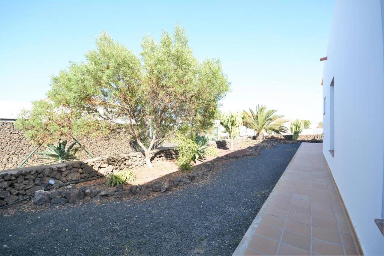 Beautiful Spacious Villa With Private Heated Pool In Лахарес Екстер'єр фото