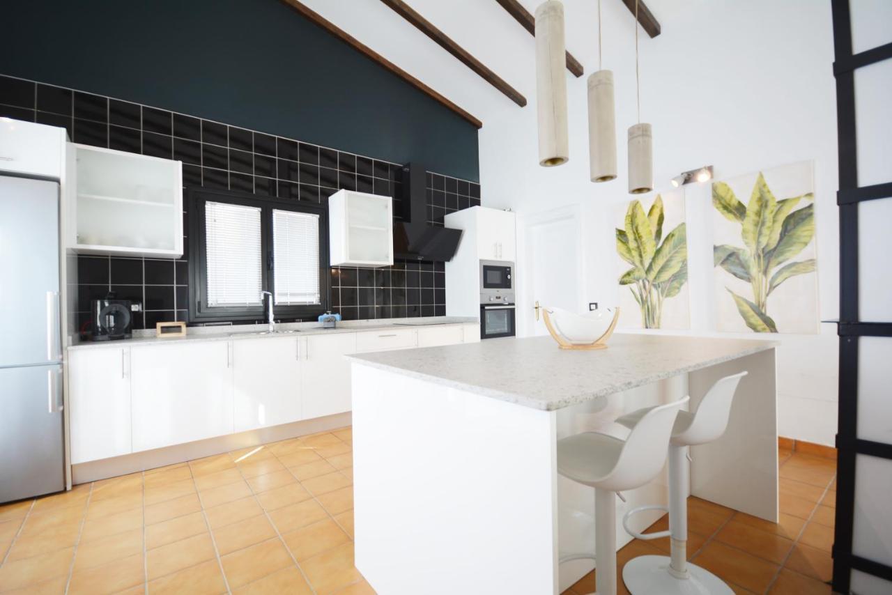 Beautiful Spacious Villa With Private Heated Pool In Лахарес Екстер'єр фото