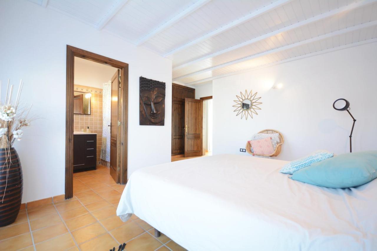 Beautiful Spacious Villa With Private Heated Pool In Лахарес Екстер'єр фото