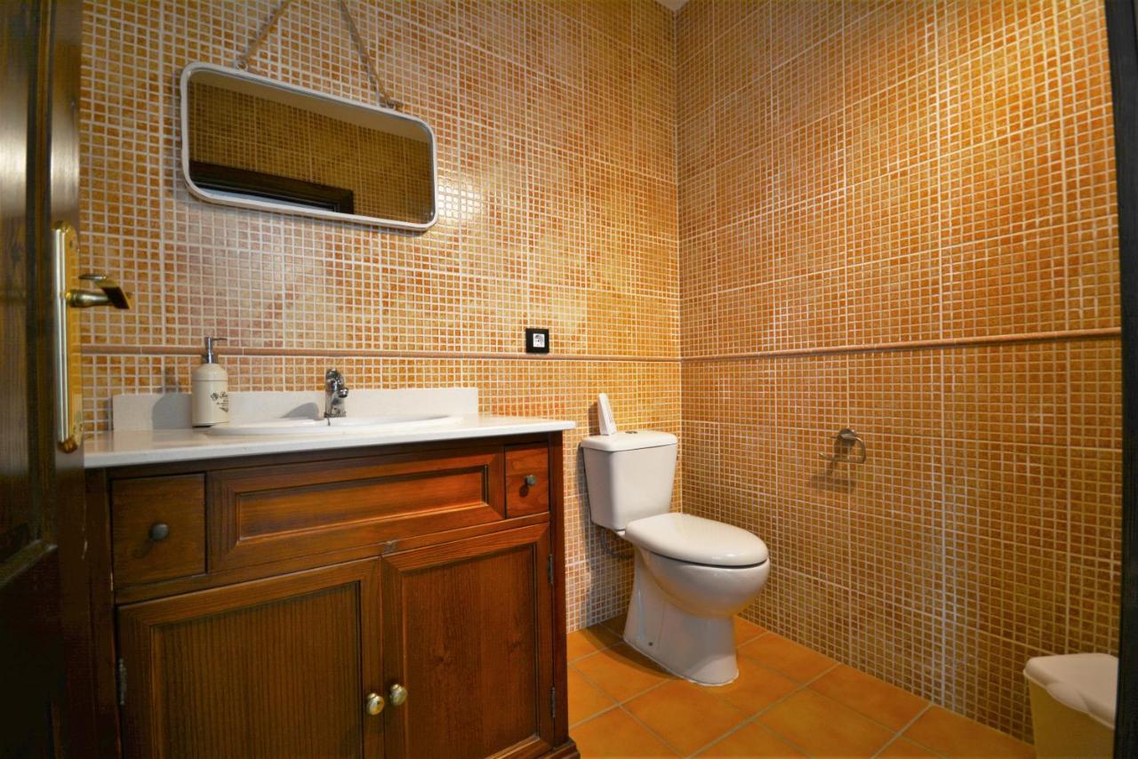Beautiful Spacious Villa With Private Heated Pool In Лахарес Екстер'єр фото