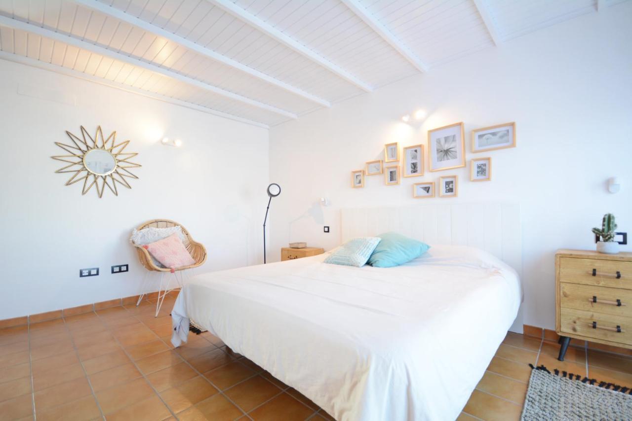 Beautiful Spacious Villa With Private Heated Pool In Лахарес Екстер'єр фото