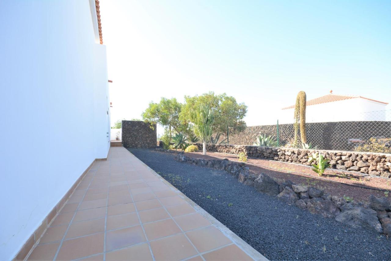 Beautiful Spacious Villa With Private Heated Pool In Лахарес Екстер'єр фото