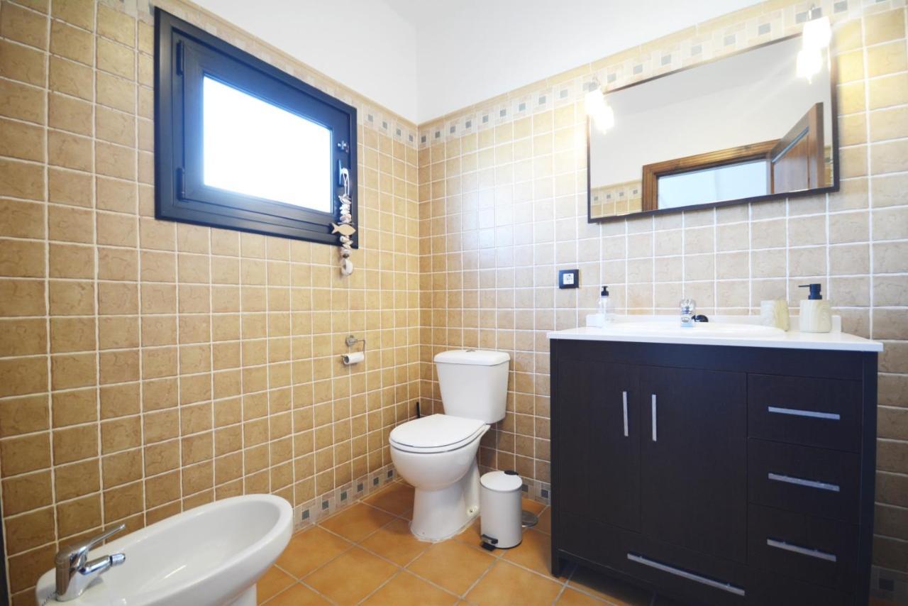 Beautiful Spacious Villa With Private Heated Pool In Лахарес Екстер'єр фото