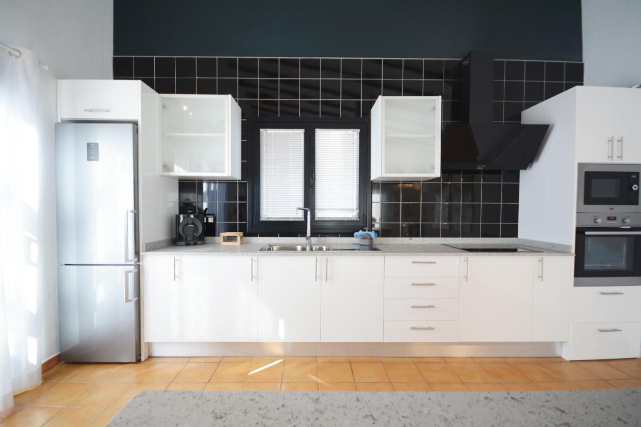 Beautiful Spacious Villa With Private Heated Pool In Лахарес Екстер'єр фото