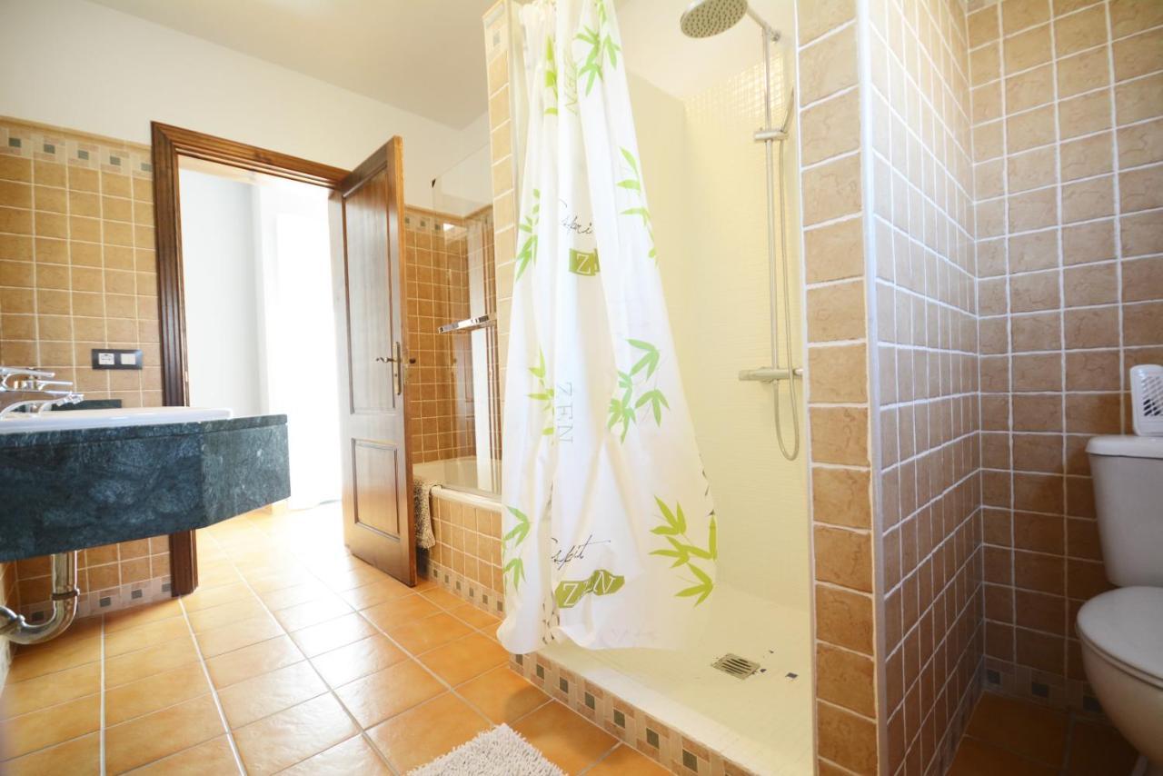 Beautiful Spacious Villa With Private Heated Pool In Лахарес Екстер'єр фото