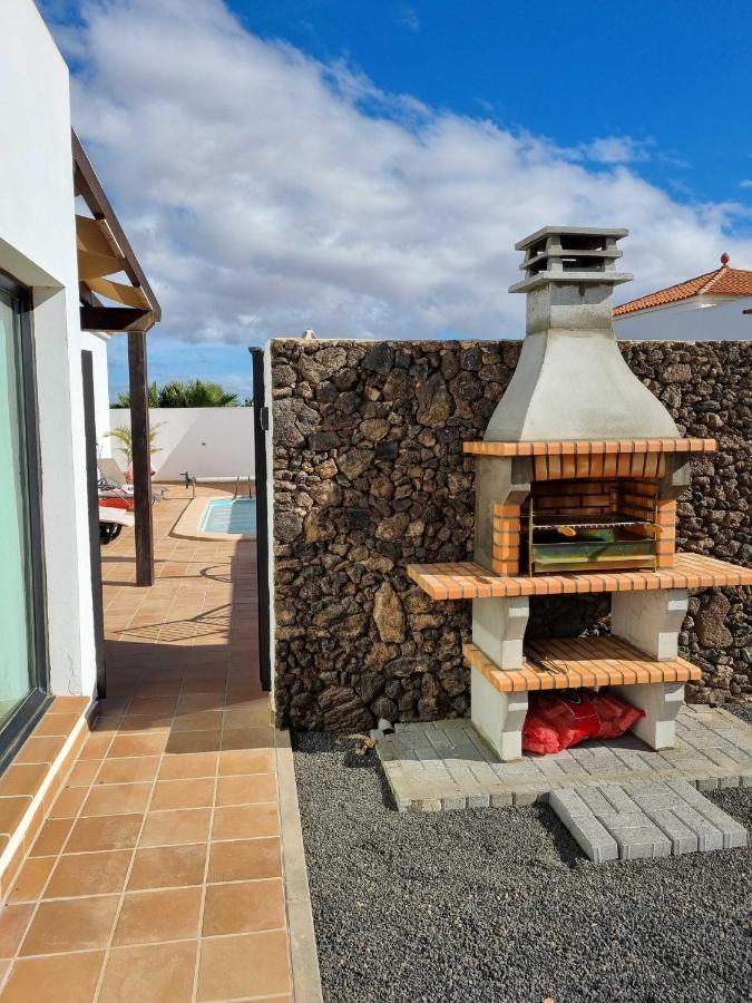 Beautiful Spacious Villa With Private Heated Pool In Лахарес Екстер'єр фото