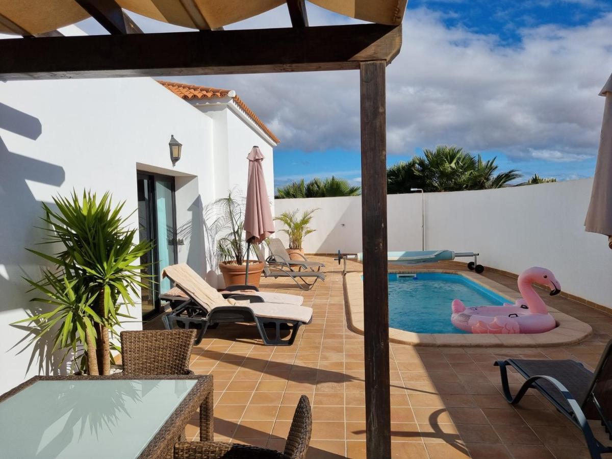 Beautiful Spacious Villa With Private Heated Pool In Лахарес Екстер'єр фото