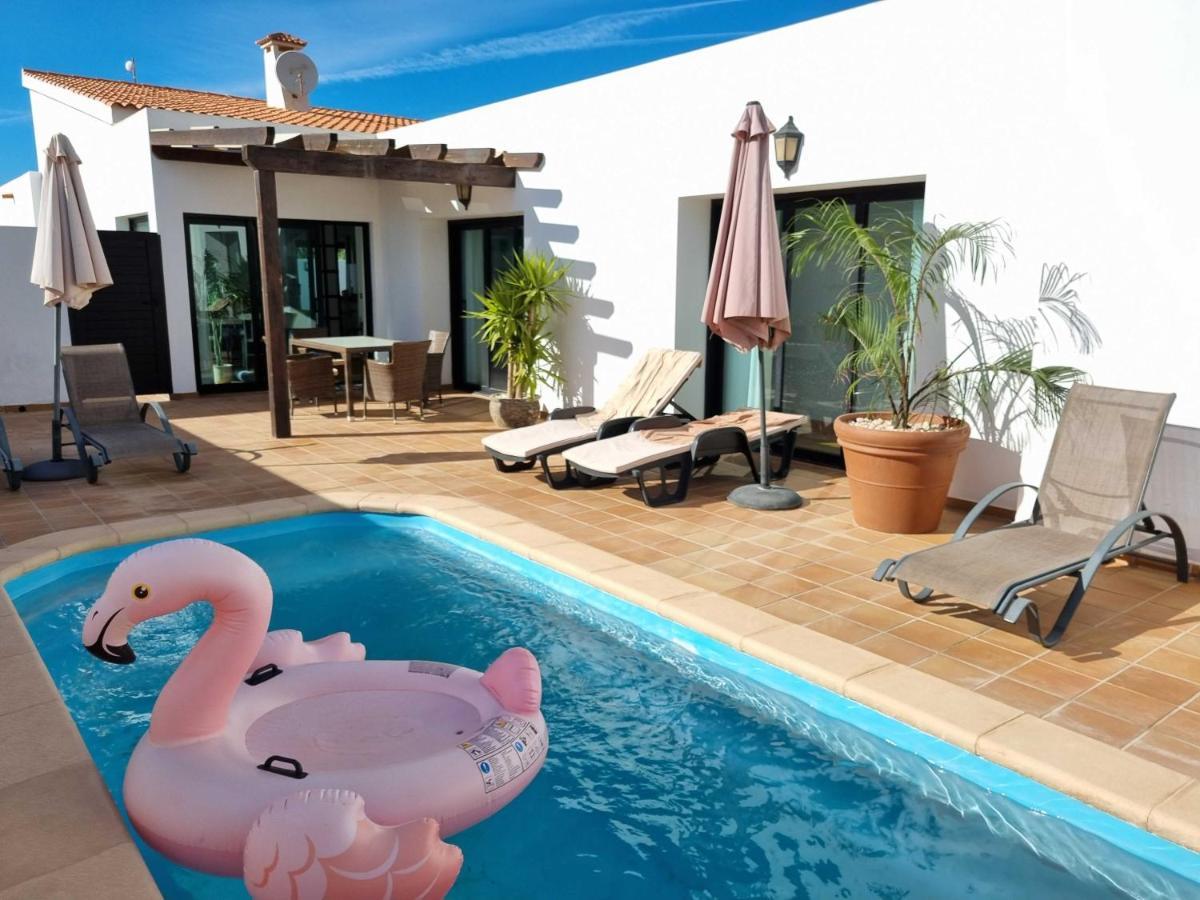Beautiful Spacious Villa With Private Heated Pool In Лахарес Екстер'єр фото